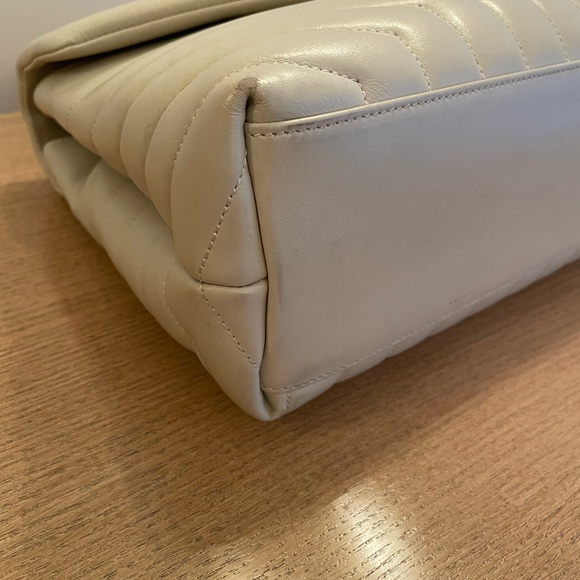Yves Saint Laurent Medium Lou Lou Bag in Blanc Vintage - Picture 6 of 10